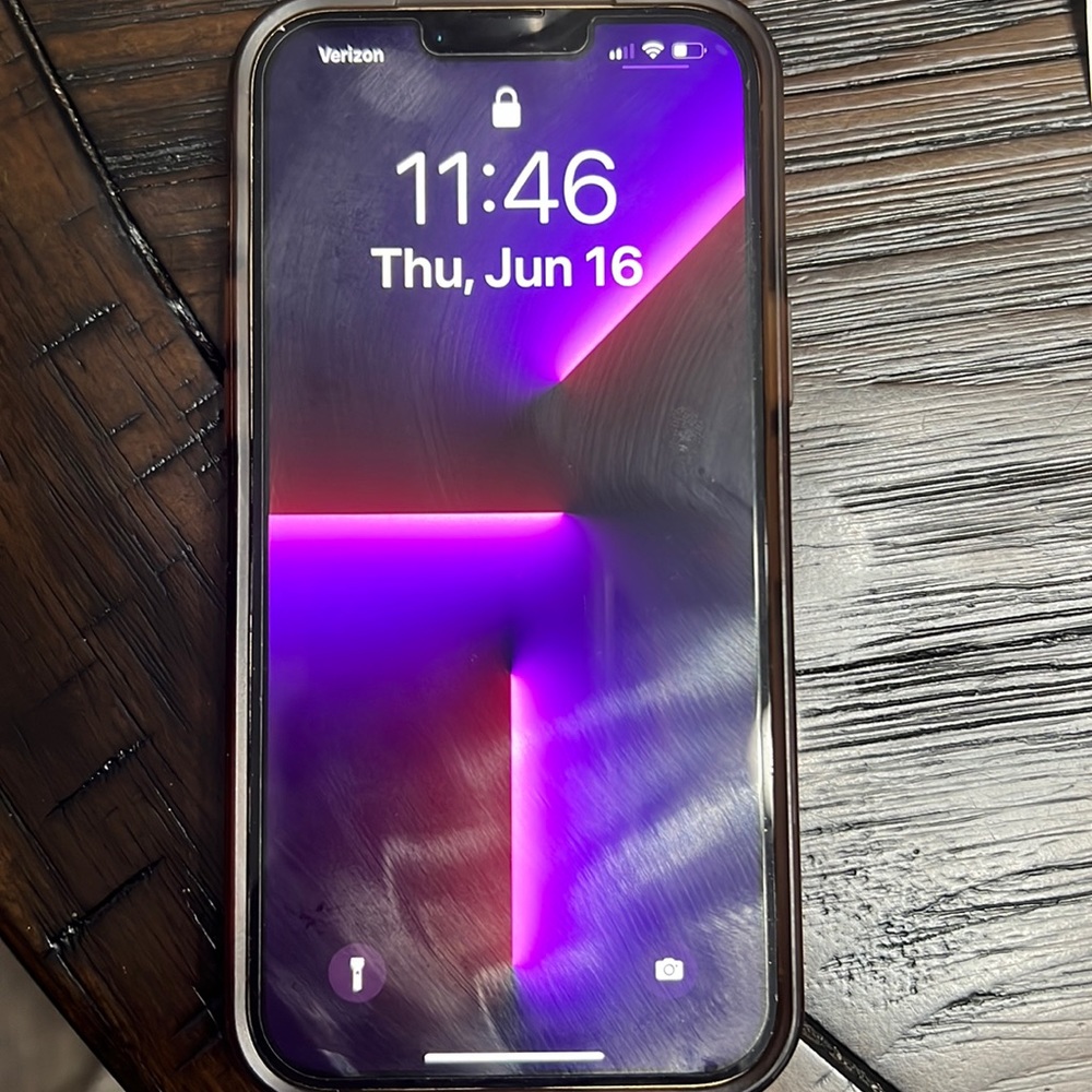 LIKE NEW iphone 13 pro max